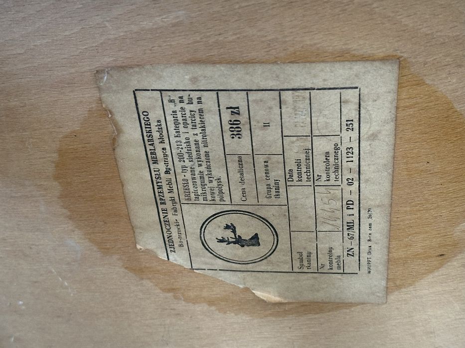 Cztery krzesła typ 200-213 kategoria „B” z 1970 r.