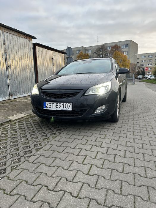 Opel Astra J kombi 2.0 CDTI