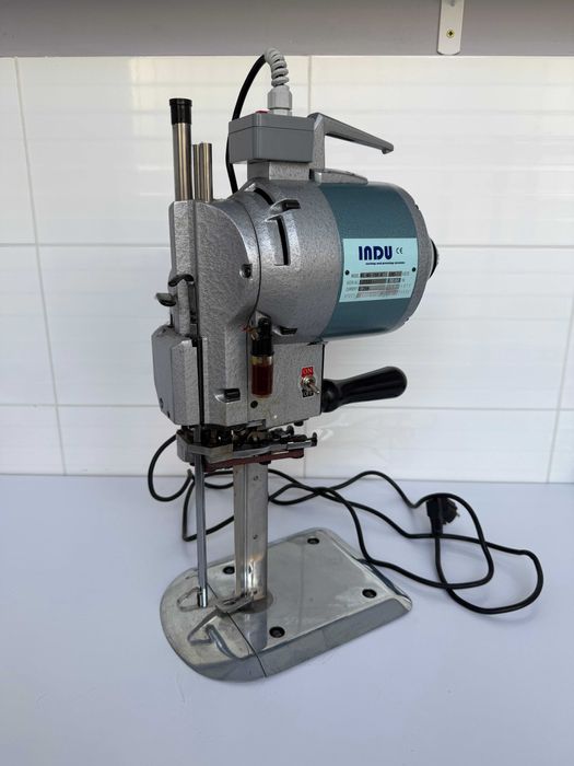 Nóż krawiecki pionowy INDU KS-AU-750-8"