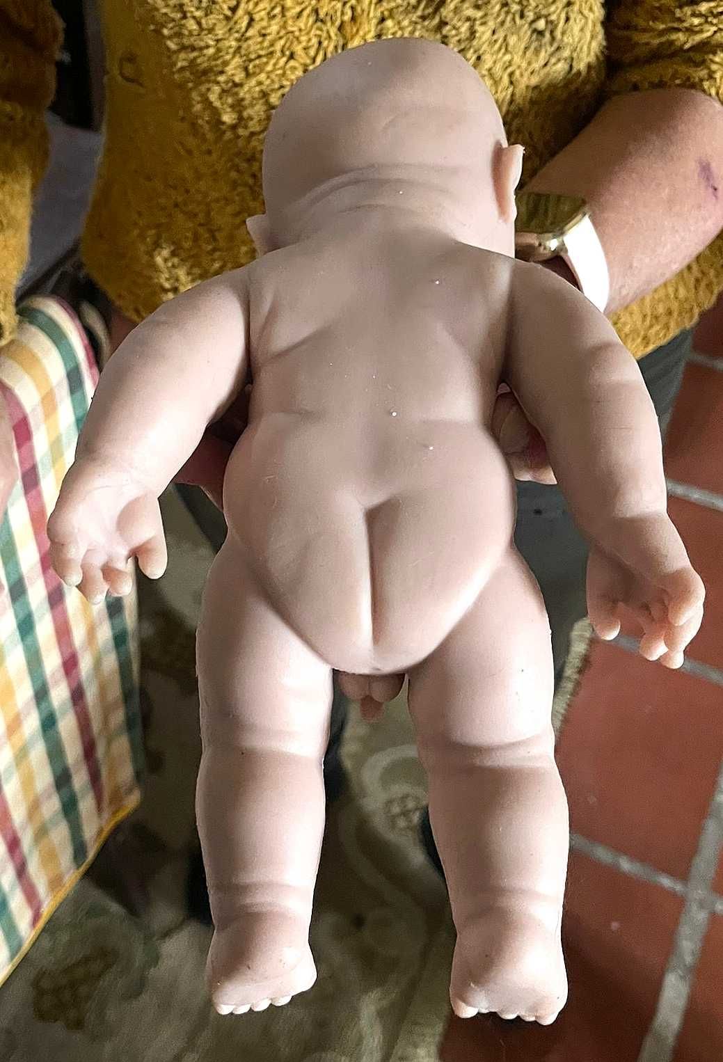 Bebé Reborn, com 30 cm e 1,100 Kg, Silicone sólido.