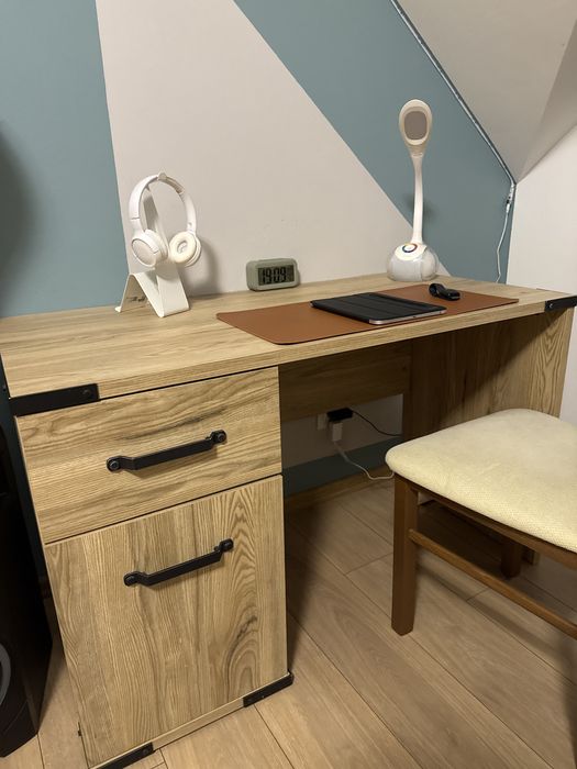 Biurko młodzieżowe