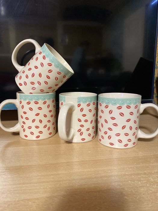 Коробка чашек и тарелок