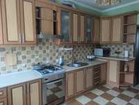 Кутова кухня б/в у чудовому стані, з мийкою та витяжкою