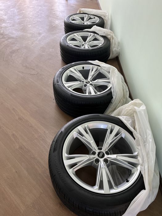 Колеса R21 в зборі на Audi Q8
