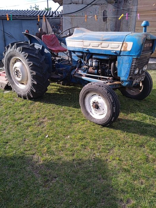Ford 3000 com capinadora