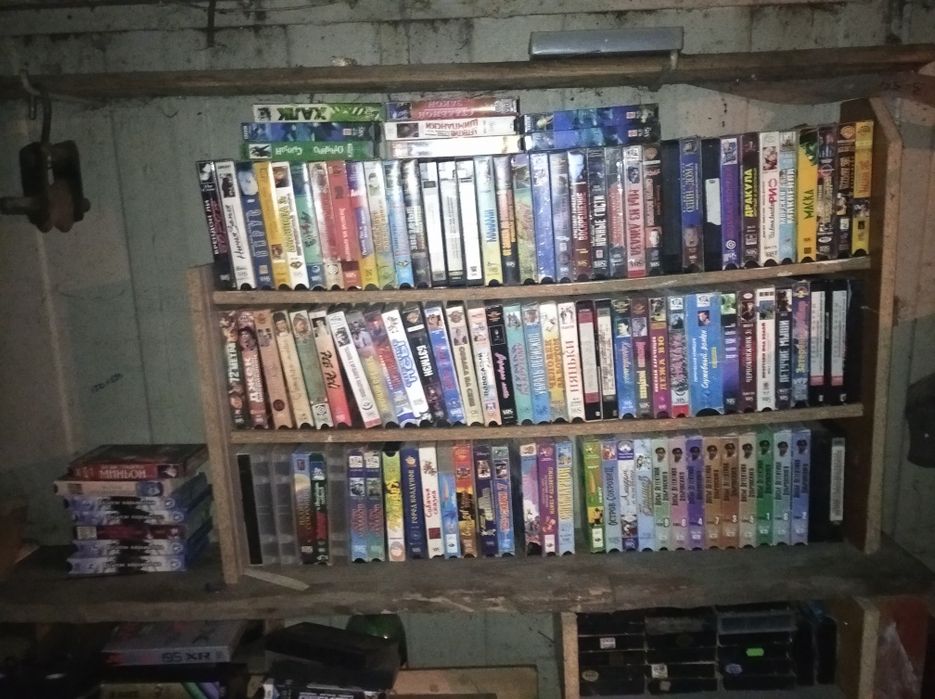 Продам видеопроигрователь и море касет