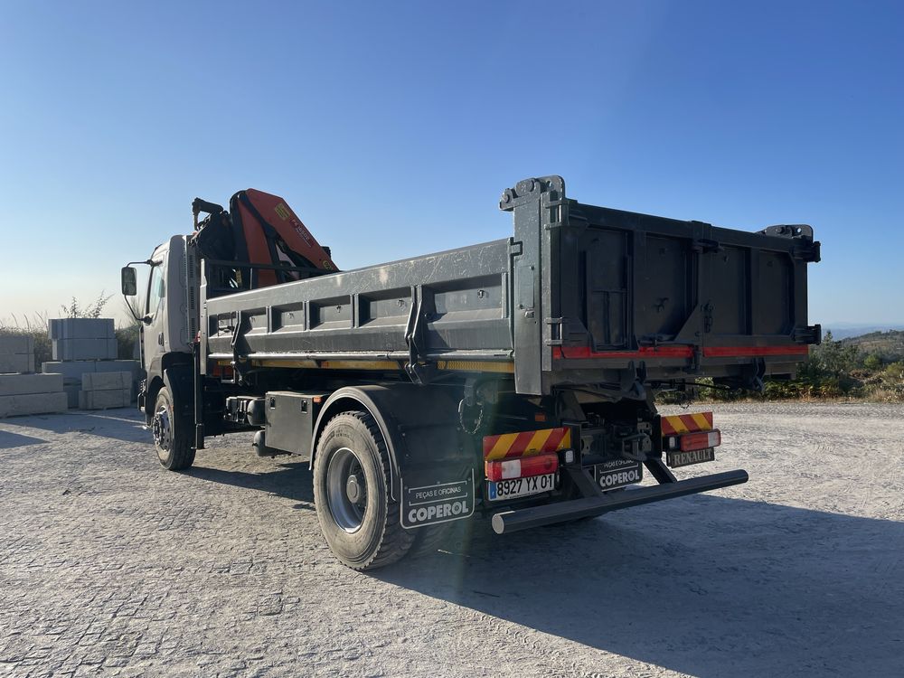 Camião Renault Kerax 320 com grua Palfinger PK16502