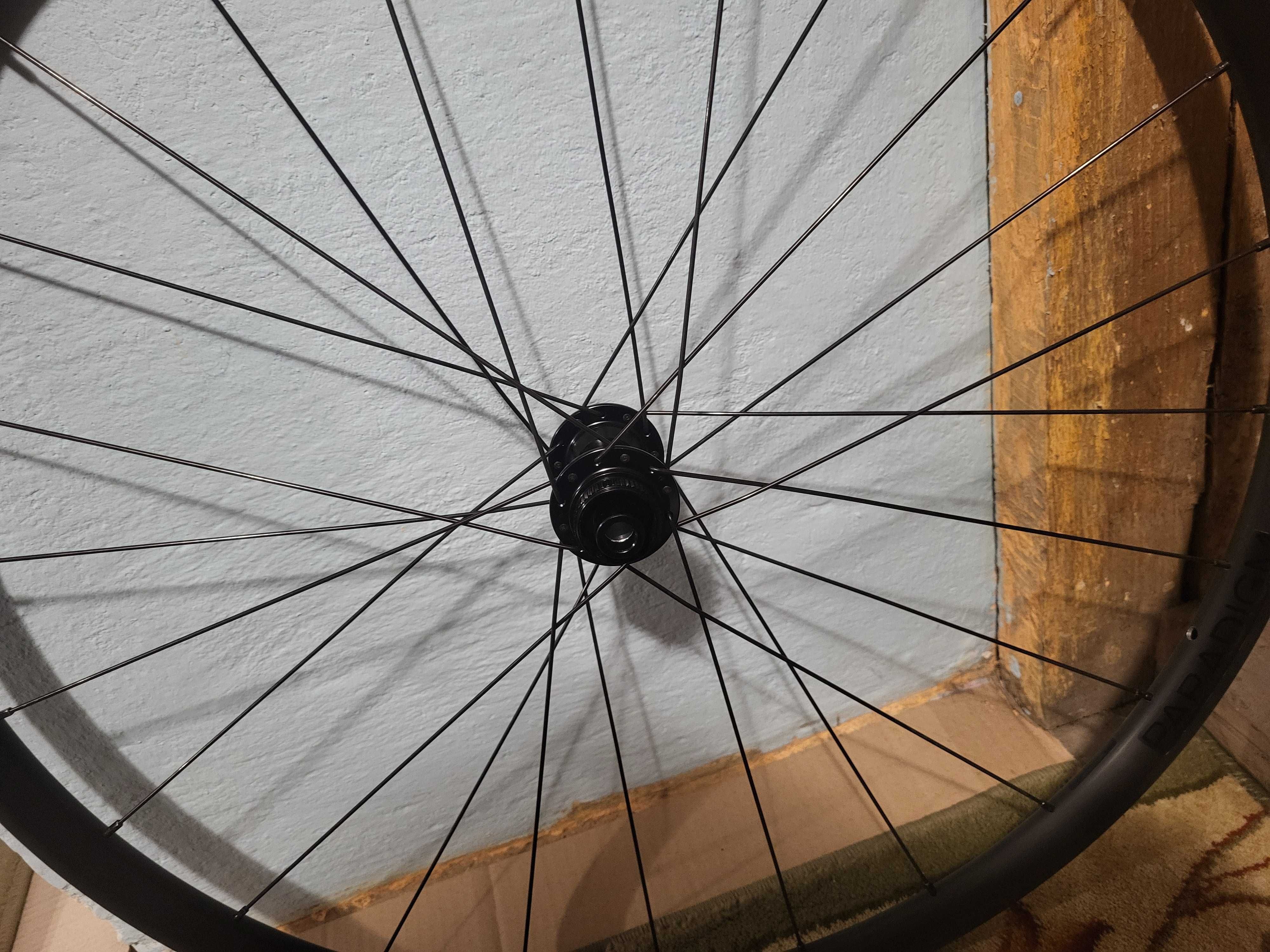 Koła  bontrager paradigm sl  do roweru szosowego