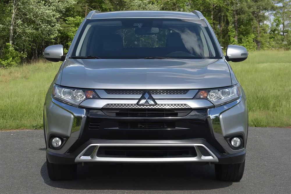 Mitsubishi Outlander      2020