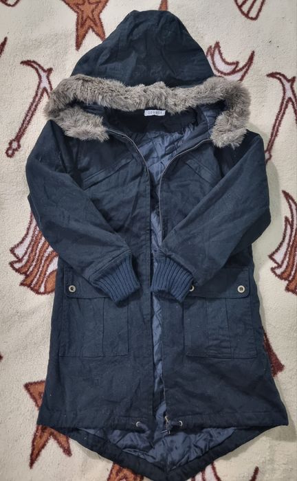 Парка на дівчинку