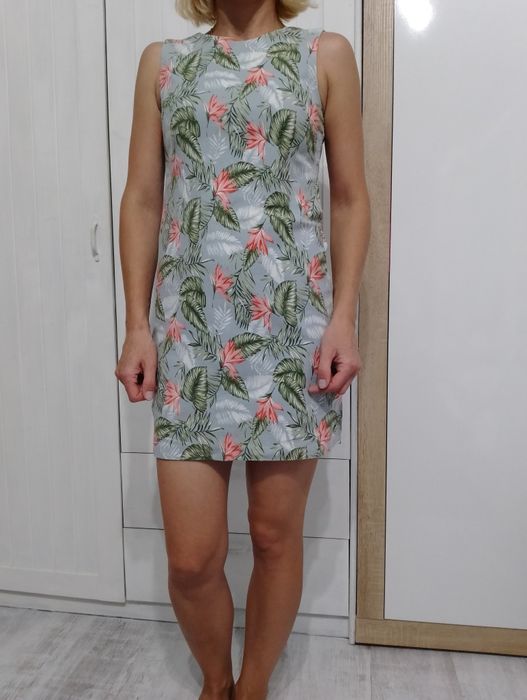 Sukienka Ewa Minge klasyczna mini w liście i kwiaty