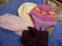 Две щапки, шарфик и лыжные рукавички для девочки 5-7 лет