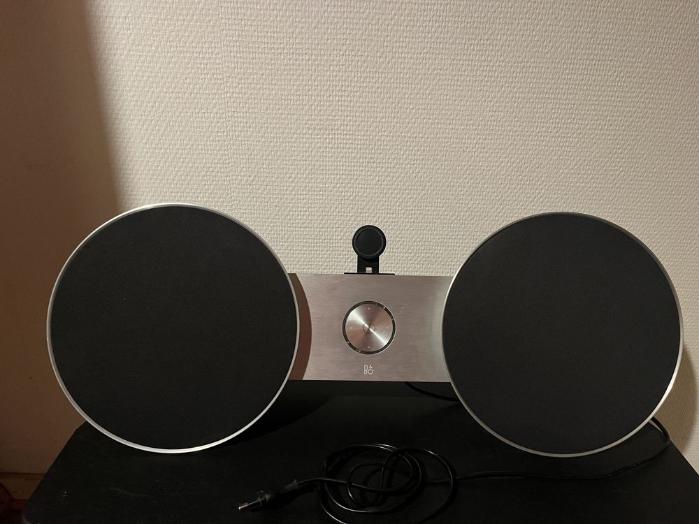 Bang Olufsen BeoPlay a8 pilot wieszak ścienny