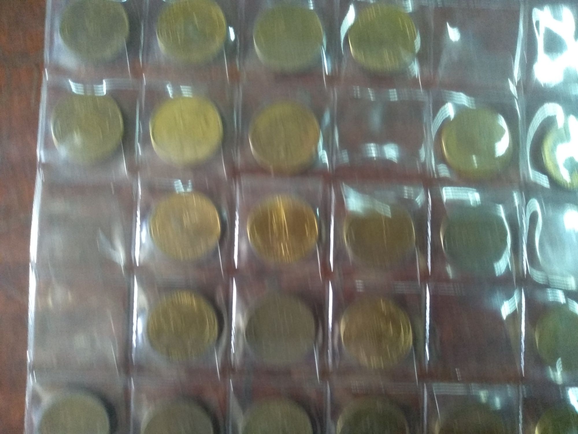 Продам коллекционные монеты Русских,если кому-то интересно звоните