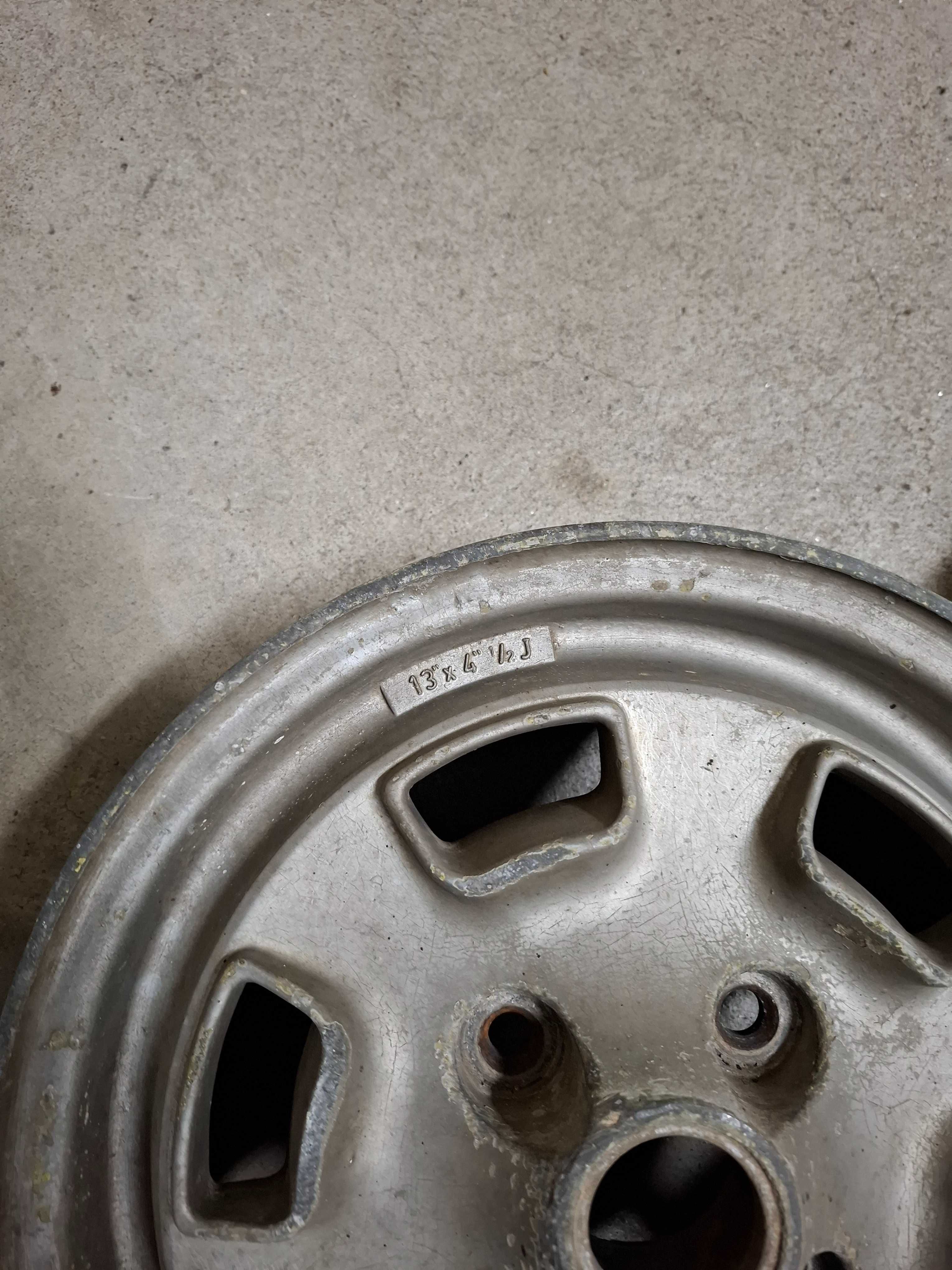 Fiat 850,124,125 128 ( jantes cromodora )