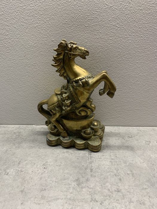 Stara antyczna figurka konia z brązu