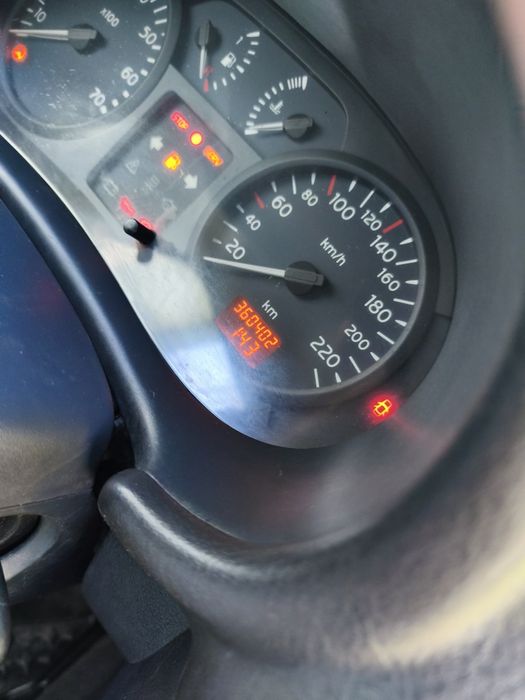 Renault Clio DCi 1.5 avariado