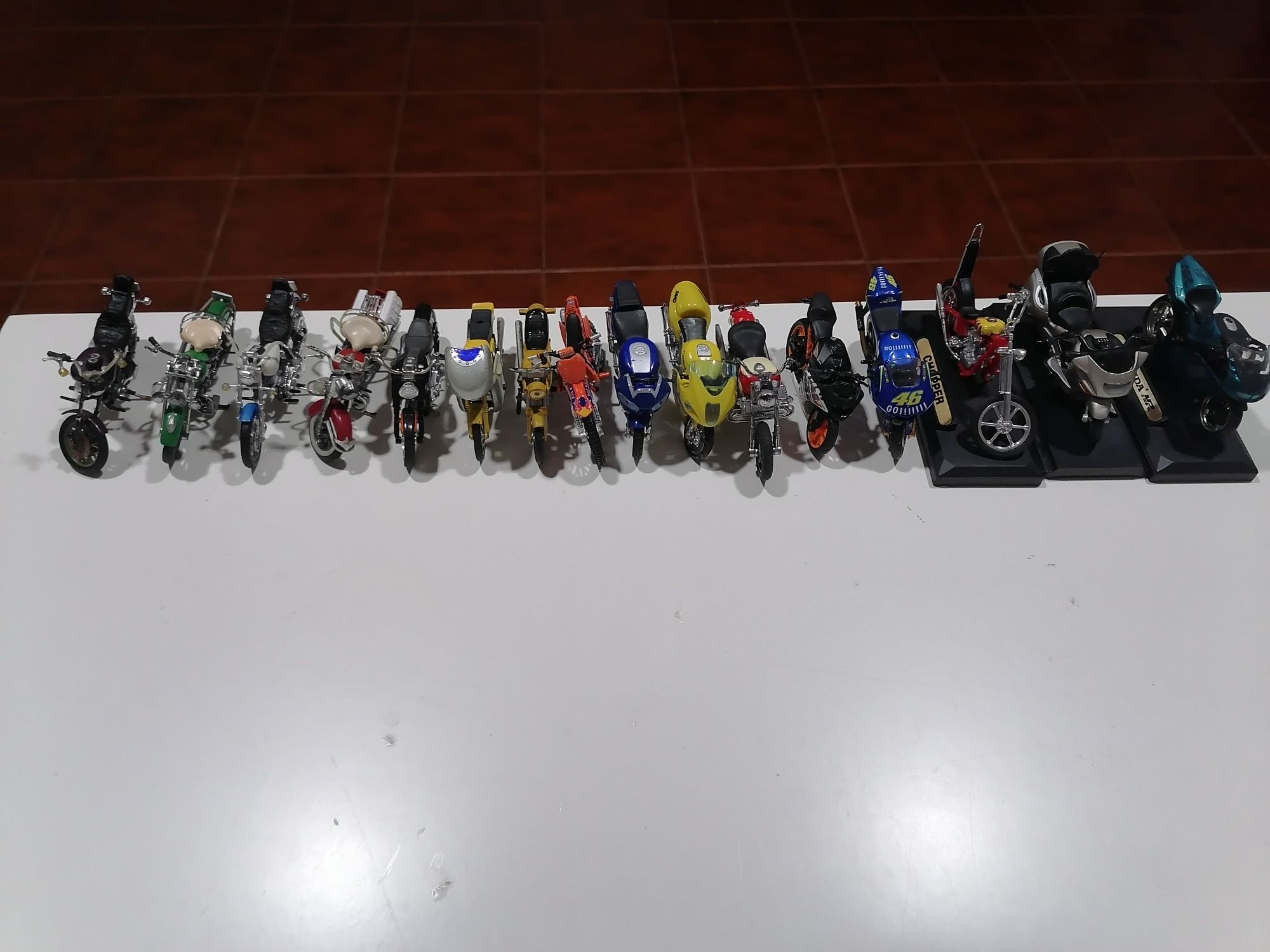 Miniaturas de motas escala 1 18
