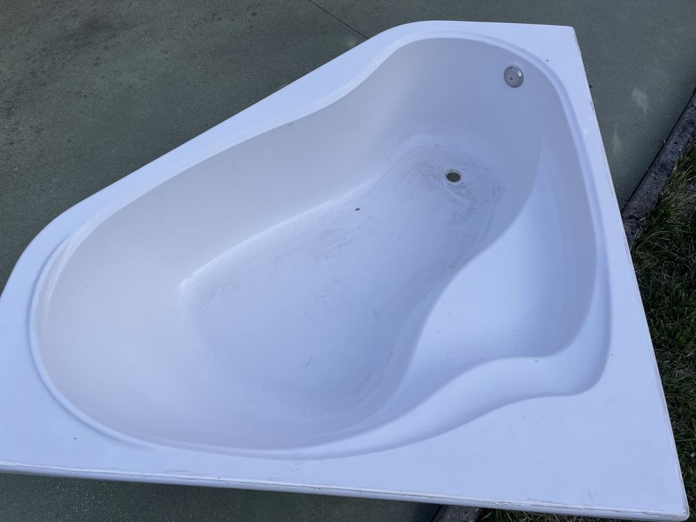 Banheira  de canto com 145cm  cor branca