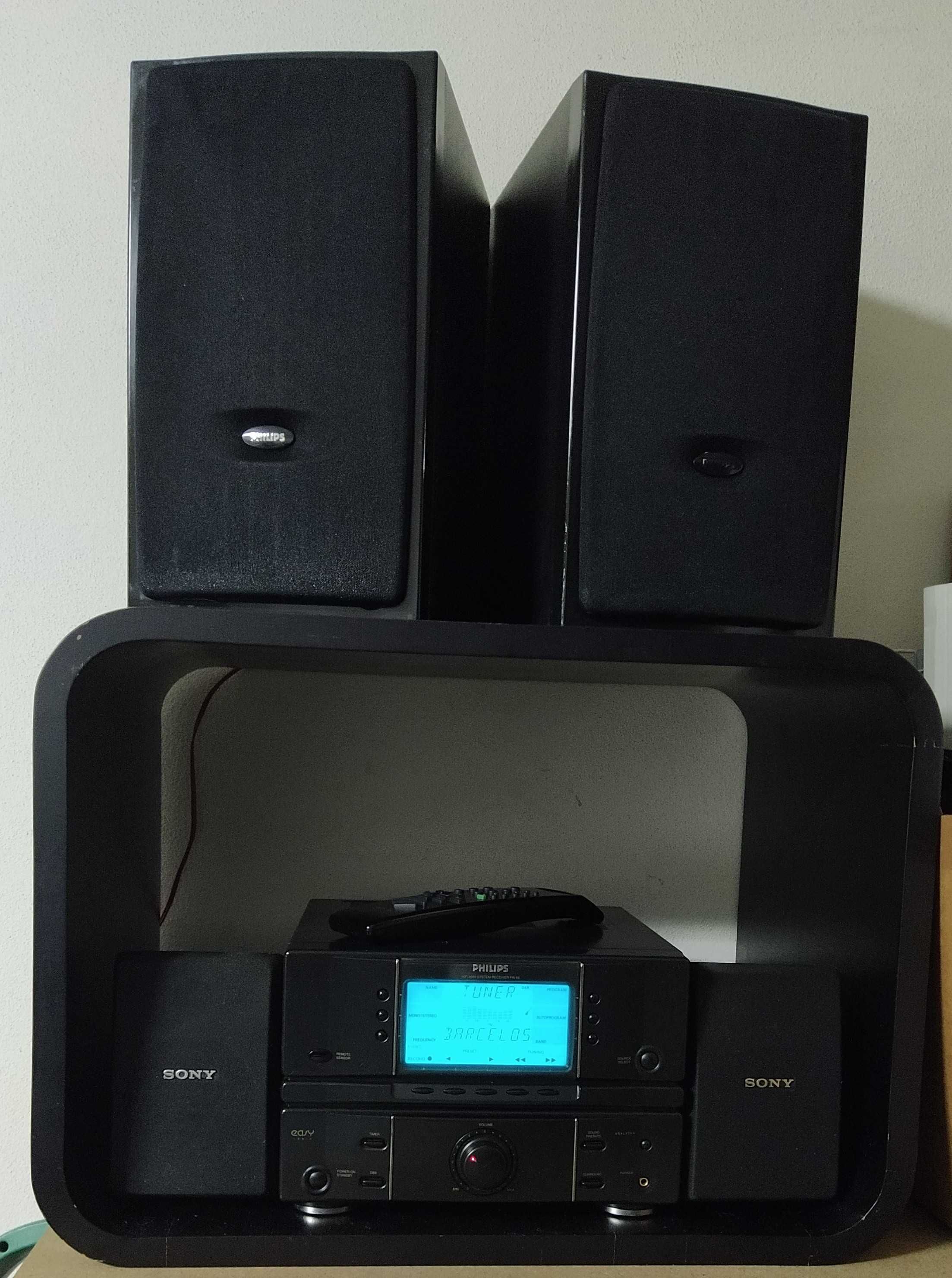 Aparelho de música Philips, rádio e amplificador e sistema surround.