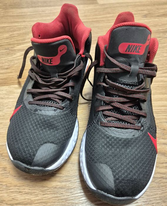 Кроси NIKE, 27,5 см по устриці,р-р 41, практично нові