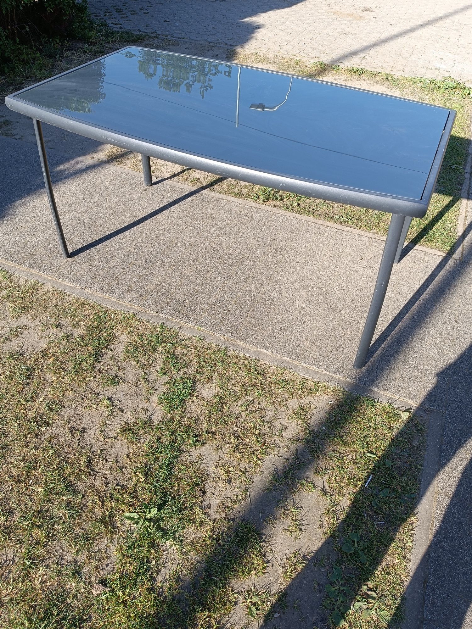 Stół ogrodowy tarasowy metalowy aluminiowy szklany szklanym blatem