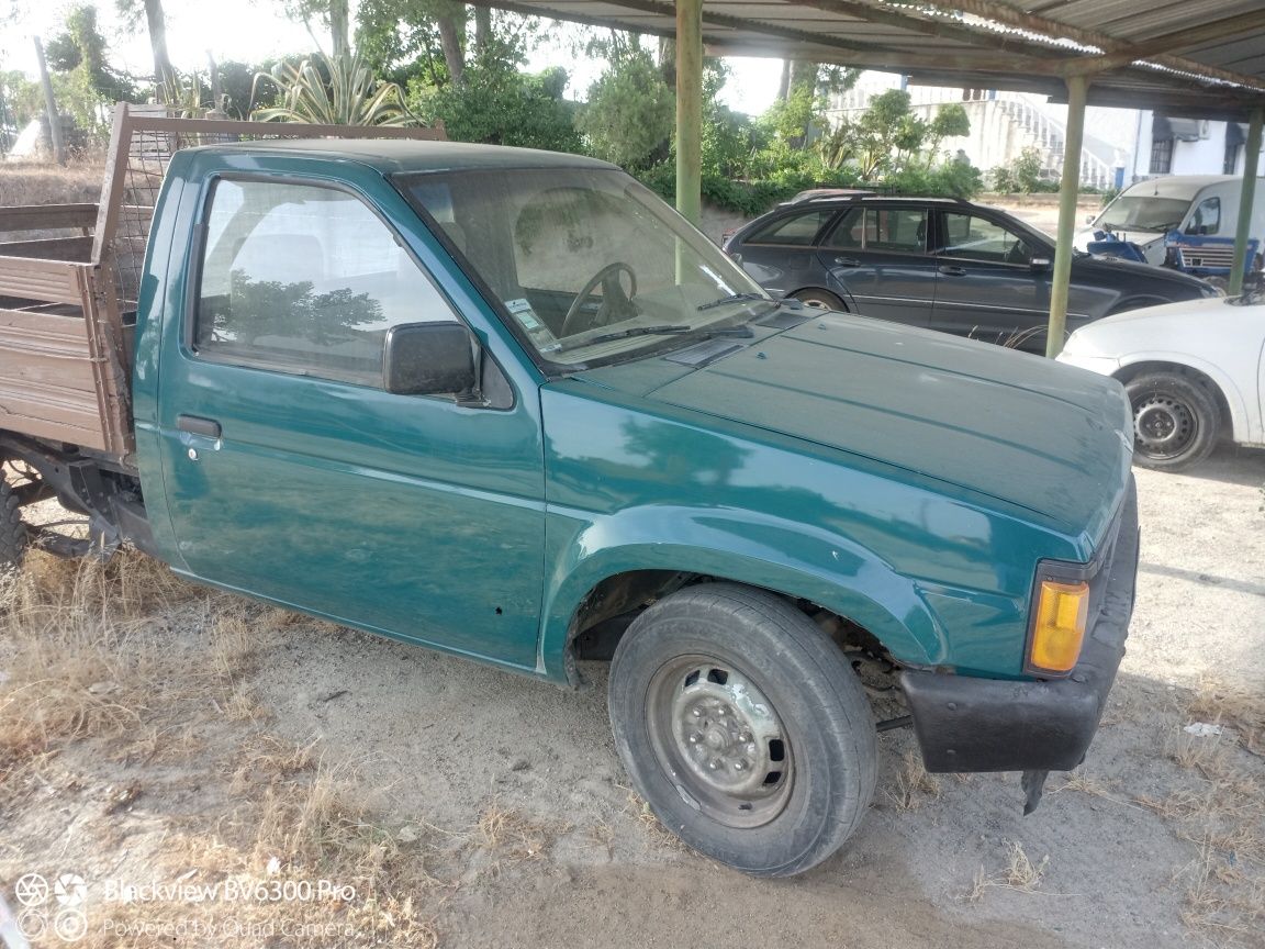Vendo Nissan d21 muito simpática
