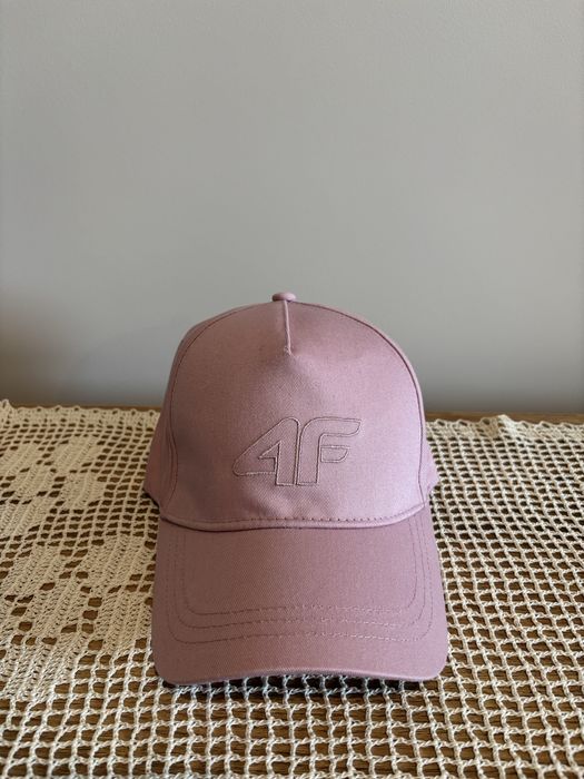 Nowa sportowa z metką czapka 4F z daszkiem pudrowy róż rozmiar S