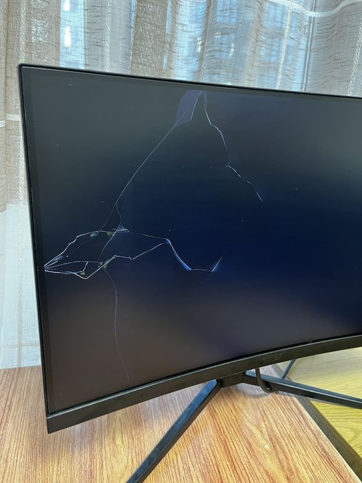 Монітор MSI G24C4 E2 розбите скло