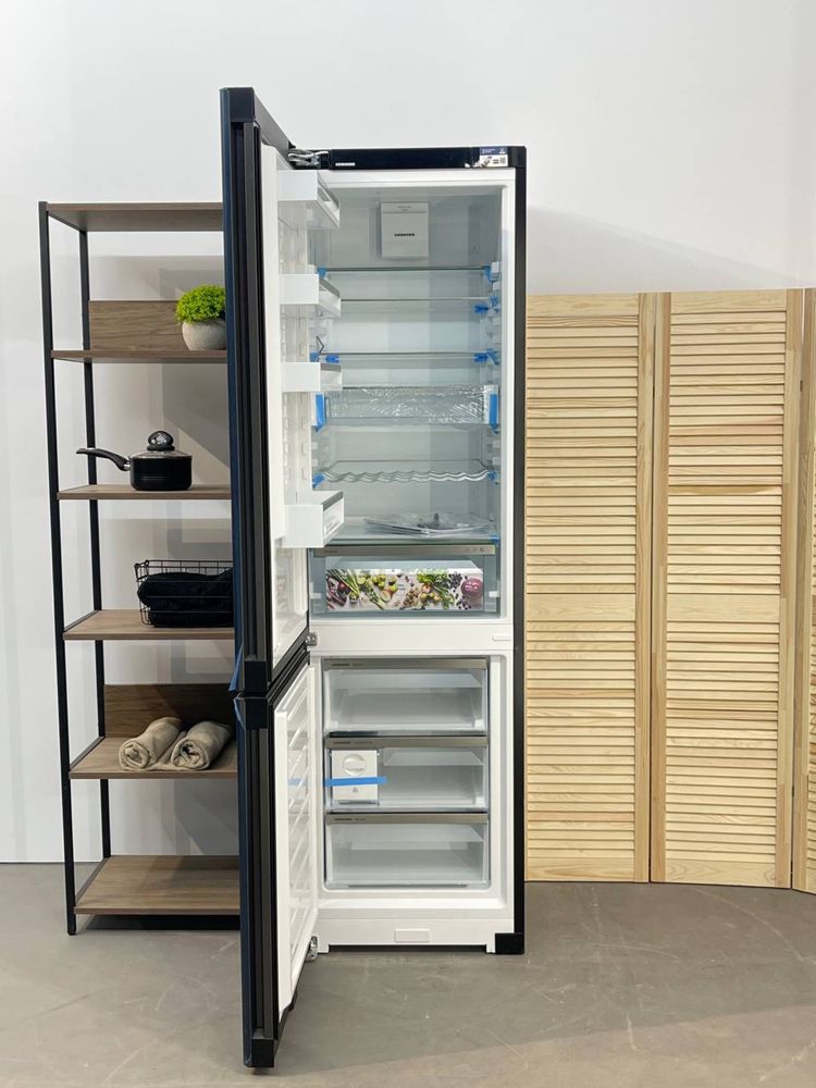 Новий холодильник LIEBHERR CNbdc 5733