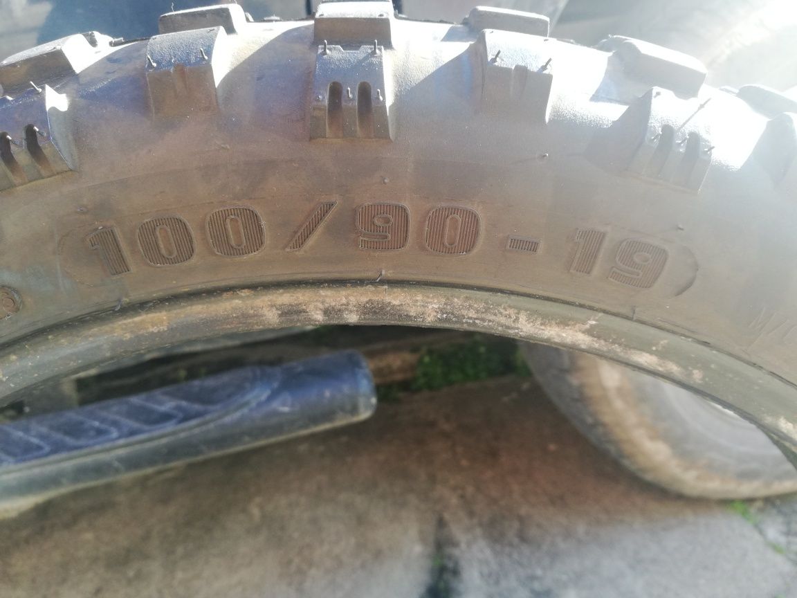 Vendo pneu com pouco uso