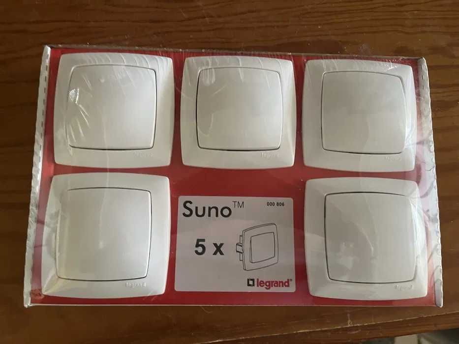 conjunto de tomados e interruptores elétricos novos