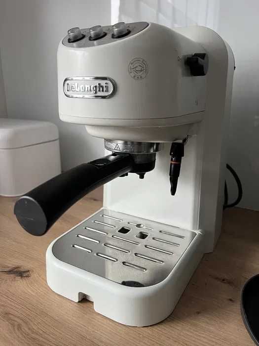 Ekspres DeLonghi EC 250.W biały