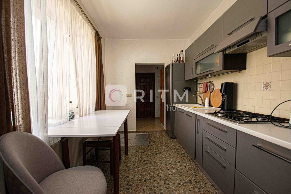 Продається  2-рівневий будинок з загальною площею 190м2