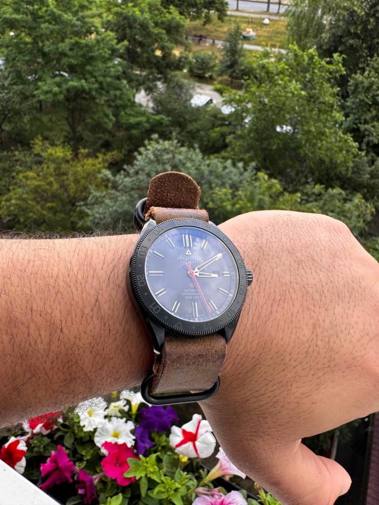 Часы ALPINA  ALPINER 4 SHADOW LINE  . Антимагнитные , сапфир , DLC