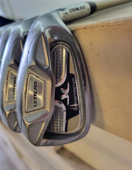 Conjunto de ferros de golfe