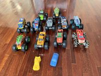 11 szt hotwheels monster truck