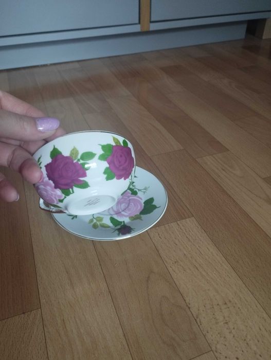 Zestaw filiżanek z talerzykami