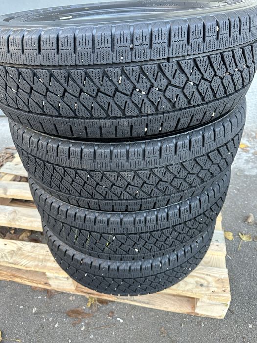Зимові шини Bridgestone Blizzak W995 205/65 R16C 107/105R