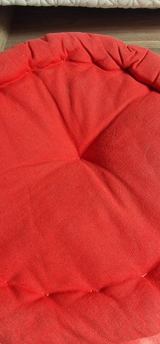 Pufa / poducha czerwona gruby materiał