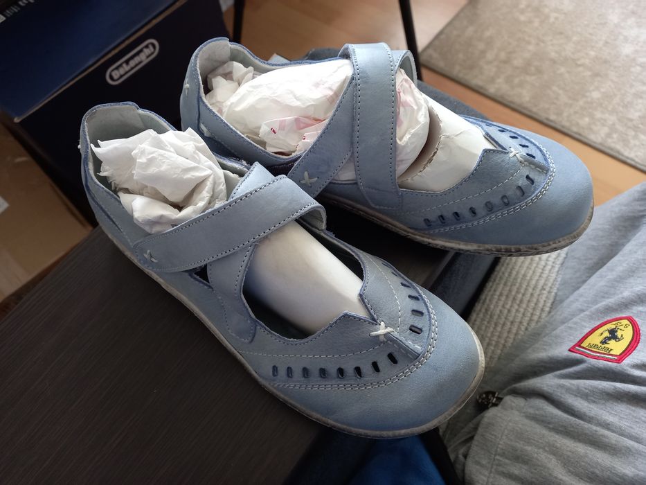 Продається жіноче ортопедичне взуття з натуральної шкіри.