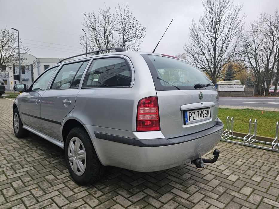 Skoda Octavia TOUR PREMIA 1.9 TDI 105KM Combi Hak 2010r
