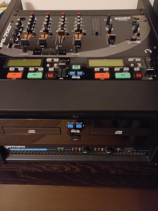 Conjunto GEMINI (amplificador, leitor duplo de CDs e mesa de mistura)