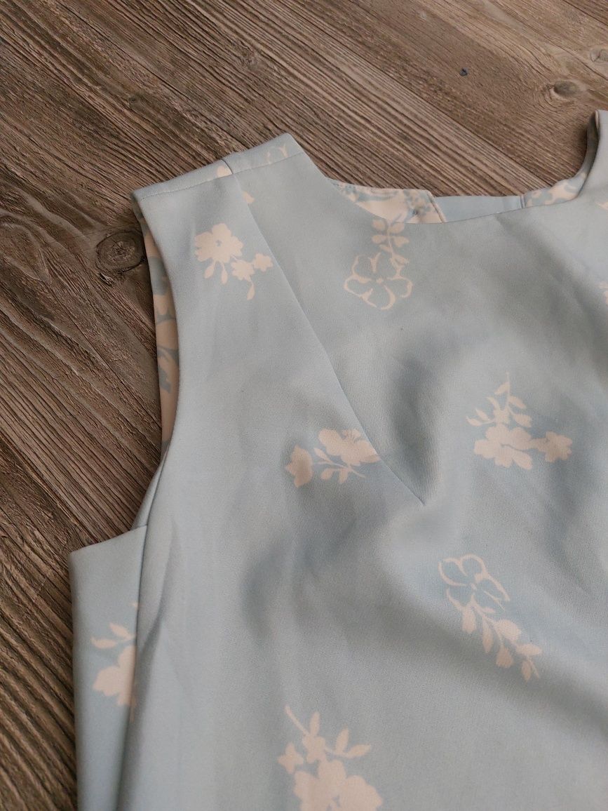 Błękitna jasnoniebieska elegancka prosta sukienka w kwiaty XL