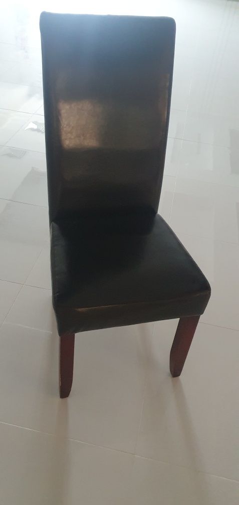 Krzesła czarne solidne