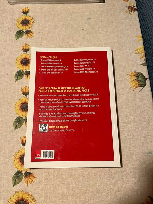 Livro exames Biologia e Geologia para  11º ano