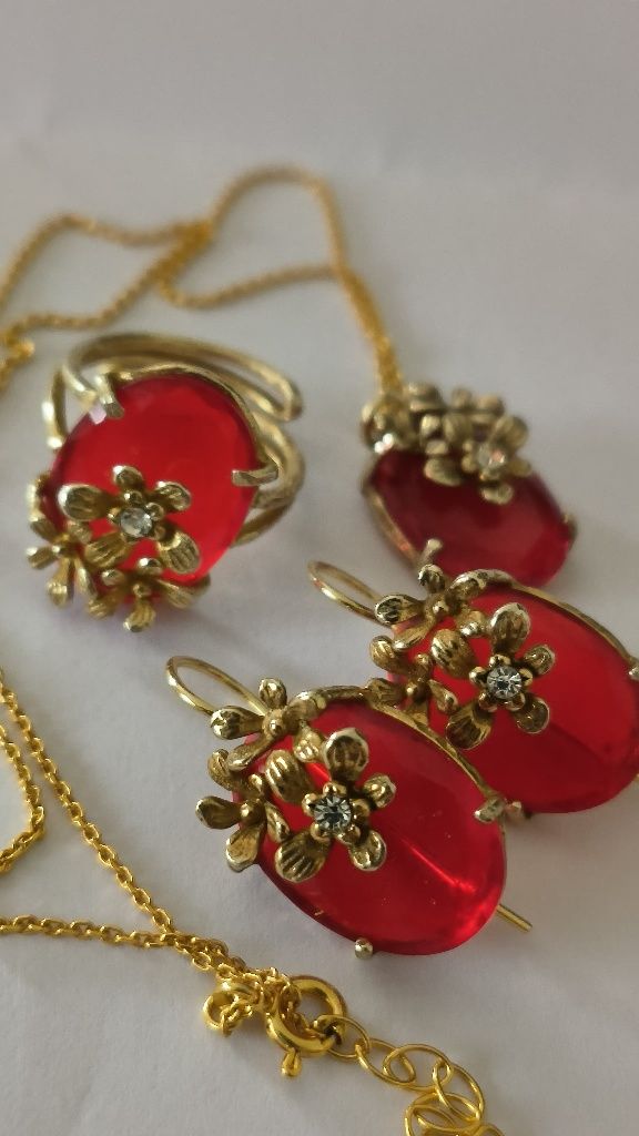 Conjunto de jóias, anel, brincos e colar