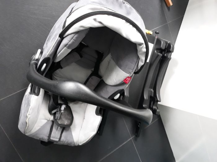 Nosiedłko Fotelik Recaro Young Profi Plus z bazą Isofix