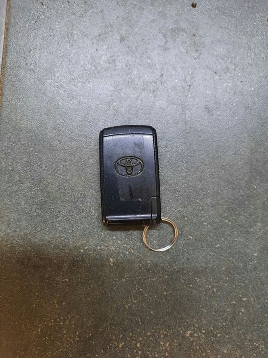 TOYOTA Corolla verso 04-09 rok kluczyk pilot