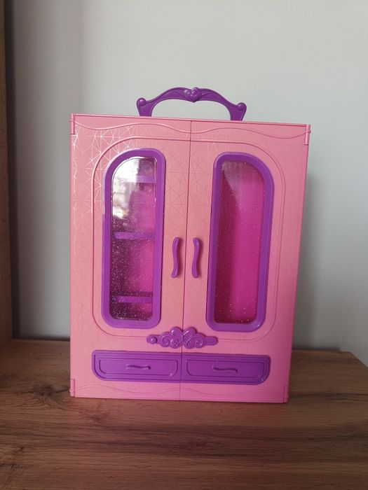 Szafa na ubrania dla lalek barbie